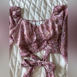 Women’s cropped top 🌟